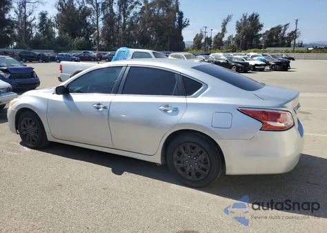 2015 Nissan Altima 2.5 из США, поврежденный, VIN 1N4AL3APXFC239822